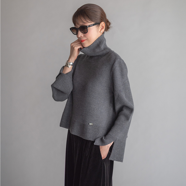 しっとりウール High Neck Sweater